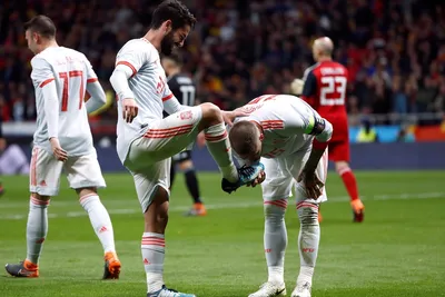 Скандал после финала ЧМ-2023: президент Федерации футбола Испании поцеловал  футболистку в губы – она отреагировала - Футбол 24