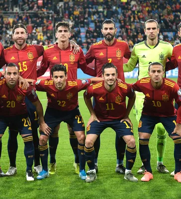 Сборная Испании провела тренировку без бутс и мячей – инвентарь остался  дома - Футбол 24