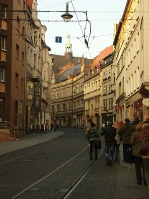 File:Marktplatz Halle -fünf Türme1.jpg - Wikimedia Commons