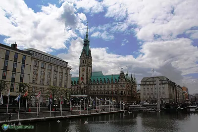 Немецкий язык - ❤️ Гамбург — город на севере Германии. Как Вольный и  ганзейской город Гамбург (нем. Freie und Hansestadt Hamburg) является одной  из 16 земель Федеративной Республики Германия, городом-государством в её