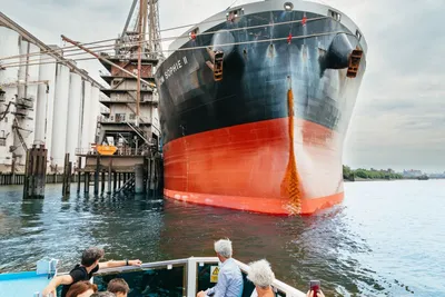 Порт Гамбург стоковое изображение. изображение насчитывающей корабль -  165305803