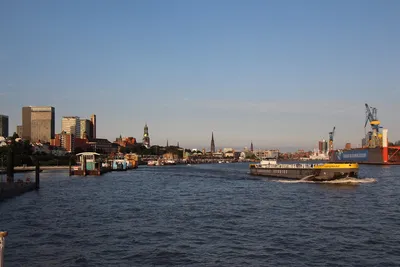 Порт Гамбург С Эльбы, Суды Фотография, картинки, изображения и  сток-фотография без роялти. Image 14762894