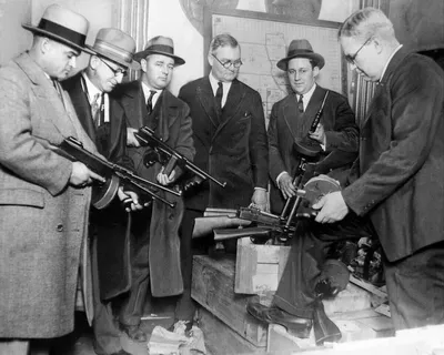 Чикагская полиция готовится к войне с гангстерами: 1930 год | ВСЕМИРНАЯ  ИСТОРИЯ 2.0 | Дзен