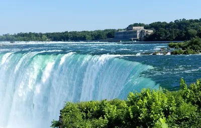 Cazi Mega - Ниагарский водопад Находится на границе двух стран: Канады и  США. Та часть, которая расположена на канадской территории имеет форму  подковы. Часто этот водопад так и называют. Его считают самым