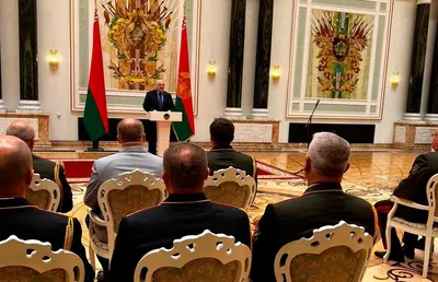 Лукашенко: Европа полностью, в ущерб себе, находится под ногами США