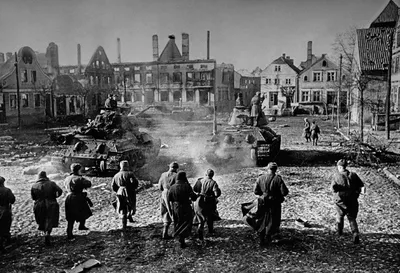 Фото \"Взятие Фрауенбурга\", 9 февраля 1945, Германия, г. Фрауенбург -  История России в фотографиях