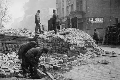 Фото \"Бой в Берлине\", 2 мая 1945, Германия, г. Берлин - История России в  фотографиях