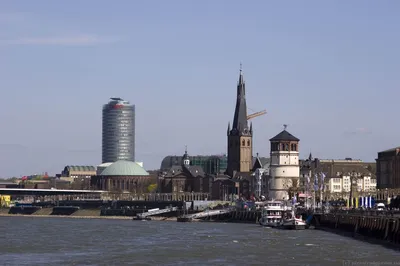 DUSSELDORF - SEP 16: Дюссельдорф В Ночь На 16 Сентября 2014 Года В  Дюссельдорфе, Германия. Дюссельдорф Является Столицей Немецкой Земли  Северный Рейн-Вестфалия И В Центре Столичного Региона Рейн-Рур С Населением  В 11