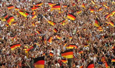 Улица Германия центра Франкфурта людей Редакционное Фотография -  изображение насчитывающей основной, финансовохозяйственно: 136192947