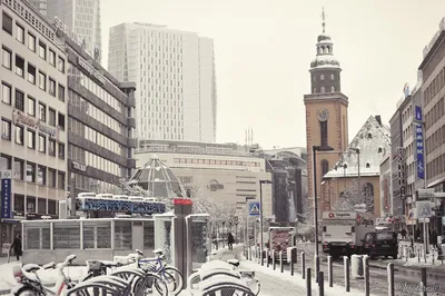 Прекрасная Набережная Франкфурта-на-Майне Вдоль Реки Майн Зимой. Франкфурт -на-Майне, Гессен, Германия. Фотография, картинки, изображения и  сток-фотография без роялти. Image 79289801