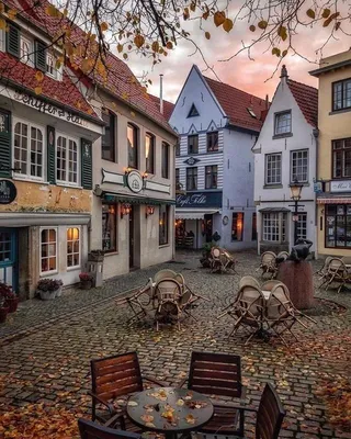 Experience the Enchanting Autumn Morning in Bremen