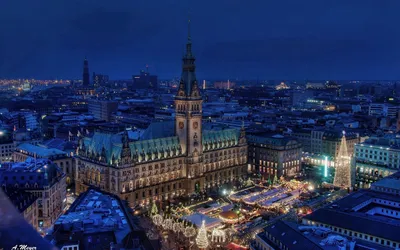 район исторического склада в городе гамбург ночью город гамбург германия 10  мая 2021 Редакционное Стоковое Фото - изображение насчитывающей город,  европа: 221075528