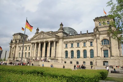 Рейхстаг, Резиденция Правительства Германии В Берлине. Фотография,  картинки, изображения и сток-фотография без роялти. Image 62235666