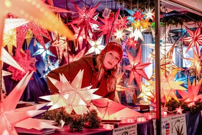 Winter cities - Берлин, Германия Рождественские ярмарки в Берлине —  настоящая терапия. Здесь их невероятное количество! Главная рождественская  ярмарка проходит в столице Германии — на берлинской площади Жандарменмаркт.  Здесь расположены сотни лавочек