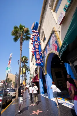Улица города Лос-Анджелеса, неоновые…» — создано в Шедевруме