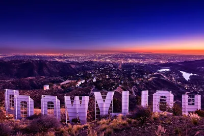 Лос-Анджелес, Калифорния - 18 Мая: Голливудский Вид С Улицы 18 Мая 2014  Года В Лос-Анджелесе. Начинал Как Небольшой Общины, Она Превратилась В Доме  Всемирно Известного Киноиндустрии Фотография, картинки, изображения и  сток-фотография без