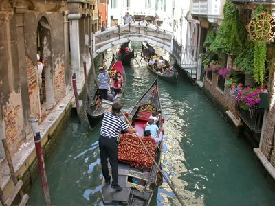 Покататься на гондоле в Венеции: совместный тур на 30 минут