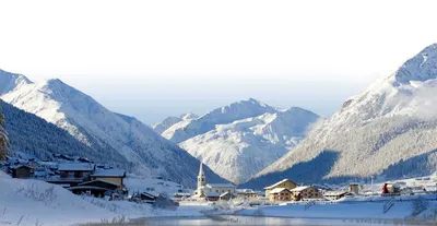 Потрясающий Вид На Горнолыжный Курорт В Альпах. Ливиньо, Италия Фотография,  картинки, изображения и сток-фотография без роялти. Image 35154727