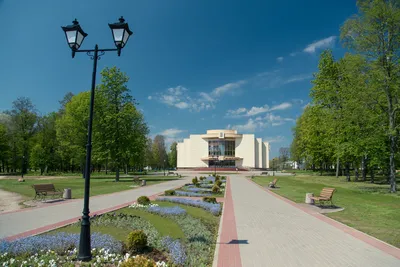 Духовно-патриотический комплекс в Старинном парке в Березе - описание  достопримечательности Беларуси (Белоруссии)