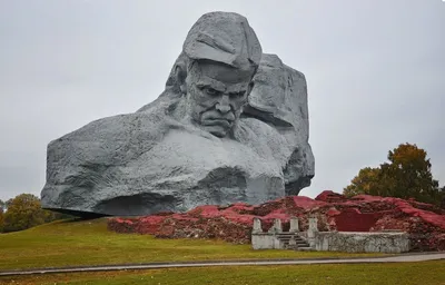 Мемориальному комплексу «Брестская крепость-герой» – 50 лет