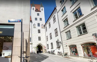 Улица Altstadt в старом городе Hof Редакционное Фотография - изображение  насчитывающей достопримечательностью, ландшафт: 184334382