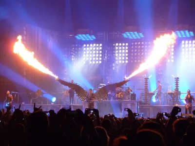 Премьера нового клипа Rammstein на песню Radio прошла в Берлине. | Пикабу