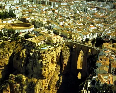 Ронда Испания: Самобытный город на краю пропасти