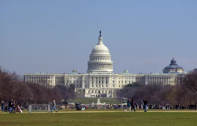 Вашингтон, Округ Колумбия, США. Просмотр Улиц И Жизнь Города Вашингтон  Вблизи Капитолий, Монумент Вашингтона И Мемориальный Музей Холокоста.  Фотография, картинки, изображения и сток-фотография без роялти. Image  63346597