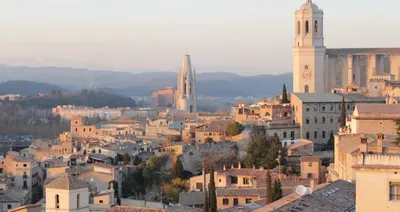 Город Жирона в Испании - онлайн-пазл