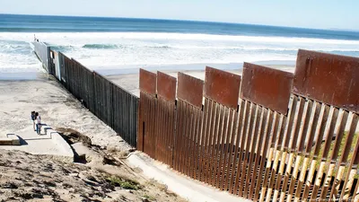 Калифорния судится из-за стены на границе с Мексикой – DW – 21.09.2017