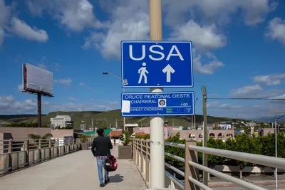 Для украинцев упростили пересечение границы США из Мексики: их не  депортируют и разрешают остаться на год - ForumDaily