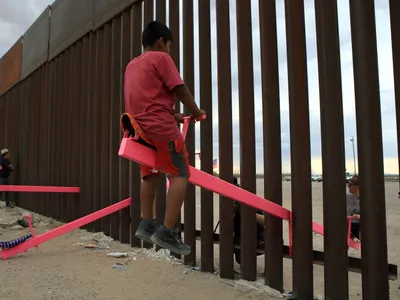 Жители мексиканского города на границе с США выступили против прибывающих  мигрантов