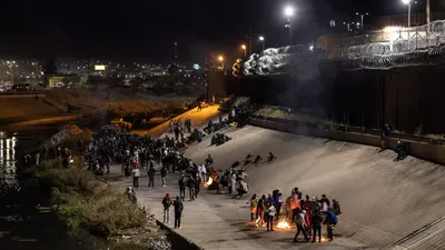 NEWSru.com :: Первая волна \"каравана мигрантов\" прибыла в мексиканский  город Тихуана на границе с США (ВИДЕО)