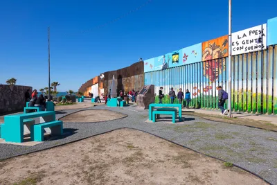 США начали возводить прототип стены на границе с Мексикой – Мир –  Коммерсантъ