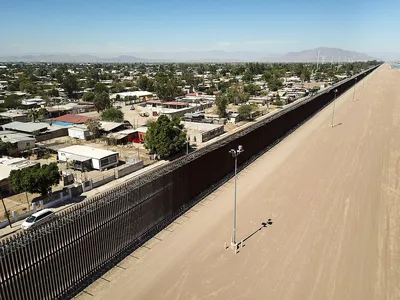 Граница между мексикой и США фото фотографии