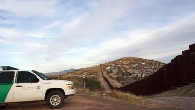 Файл:US-Mexico-Nogales-Border.jpg — Википедия