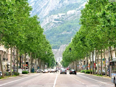Гренобль, Франция, исторический центр города и горы Альп Стоковое  Изображение - изображение насчитывающей известно, историческо: 147277571