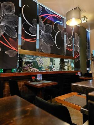 MOSCOW - JULY 2014: Interior Chain Sushi Restaurant \"YAKITORIYA\". The Main  Sushi Bar Room Decorated In Japanese Style Stock Photo, Picture and Royalty  Free Image. Image 63168632.
