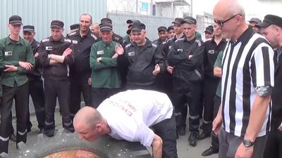 Заключенные из ИК 10 Екатеринбурга, где сидел Лошагин, выложили видео о  своем досуге. ВИДЕО