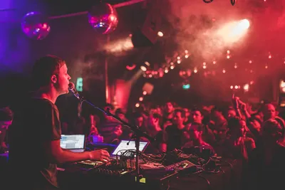 10 атмосферных техно-клубов и DJ-баров Берлина