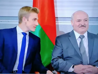 Телеканал Зимбабве опубликовал фото вечернего приема делегации из Беларуси.  В кадр попали Николай Лукашенко и Ирина Абельская