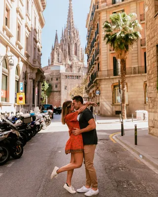 Барселона Испания Июля 2018 Года Девушки Подруги Делают Селфи Смартфоне –  Стоковое редакционное фото © frantic00 #225784840