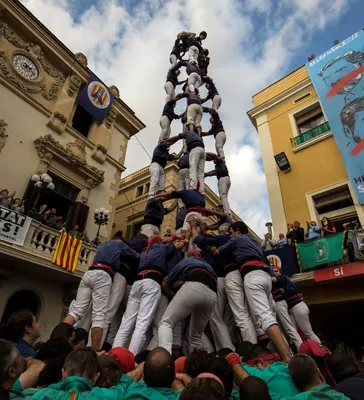 Барселона Испания Апреля 2020 Года Люди Улице Время Заключения Коронавируса  – Стоковое редакционное фото © Wirestock #391365350