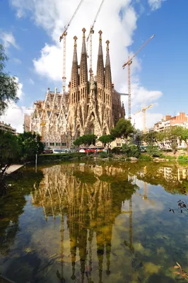 Архитектура Гауди в Барселоне: Саграда Фамилия, парк Гуэль, дома Гауди