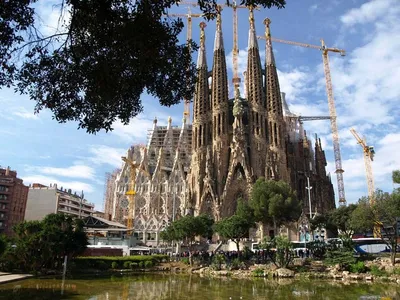 Искусство Nouveau архитектором Gaudi в Барселоне, Испании Редакционное  Фотография - изображение насчитывающей традиция, работа: 40135732