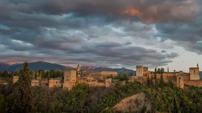 Things to Do in Granada, Spain: Ancient City Is a Tapas-Filled Fairytale -  Thrillist