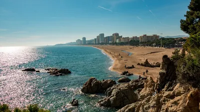 Берег моря. Испания. Средиземное море. Каталония. Stock Photo | Adobe Stock