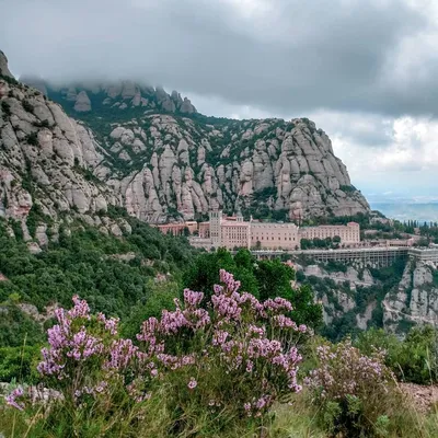 Испания (часть 6): Монастырь Монсеррат - святыня Испании поблизости  Барселоны - WorldWithaTwist.com