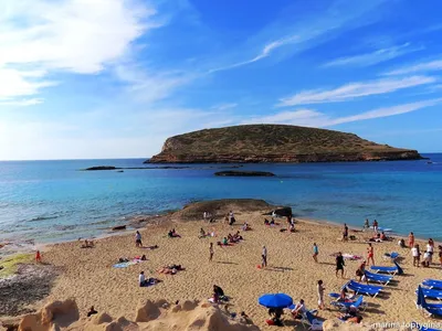 В Испании закрыли пляжи, где туристы не соблюдали социальную дистанцию -  РИА Новости, 09.06.2020