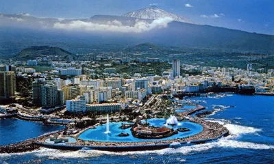Тенерифе, Канарские острова, Испания: Красочный и красивый городок на  западном побережье острова Стоковое Изображение - изображение насчитывающей  свет, красивейшее: 114366733